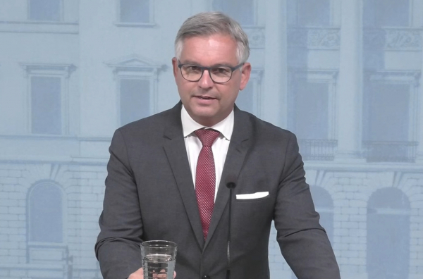 ЕС ужесточит визовые ограничения для россиян до конца года — еврокомиссар Брунер