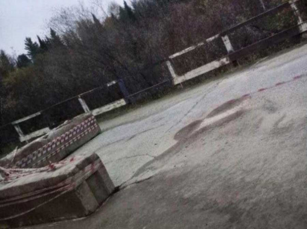 Газпром добил мост в Георгиевке: Хрячков бездействует, Ломакин проверяет — жители по колено в беде