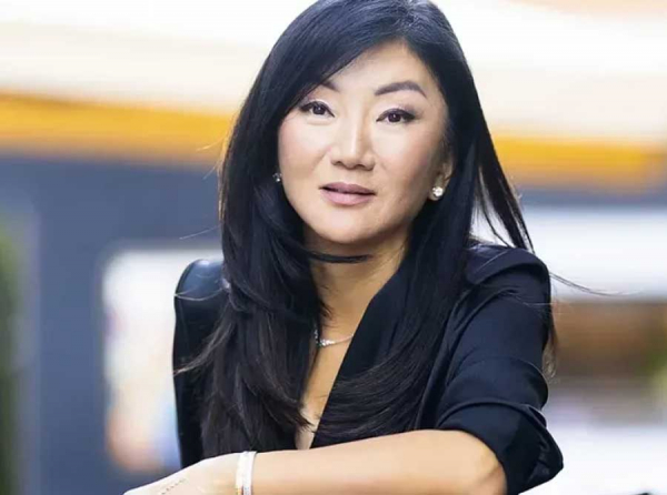 Кто такая Жанна Кан и что за форум BeWoman